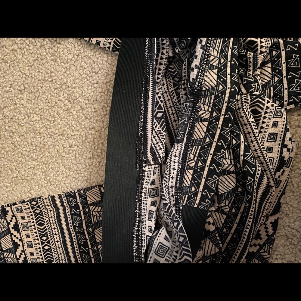 Light material patterned pants - Picture 7 of 9